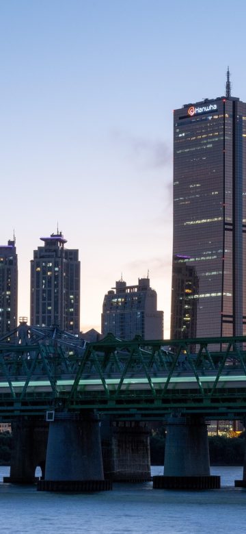各标号油品速览截图，92号95号98号与柴油四行并排，右侧显示省份切换下拉框，配色薄荷青